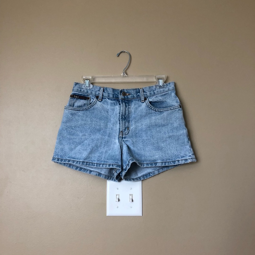 {l.e.i.} Vintage Mid Rise Light Wash Denim Shorts